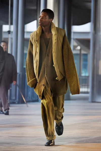 Look 24
